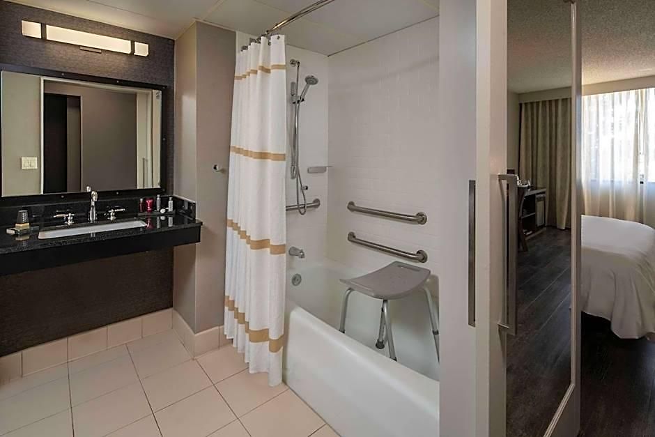 Sonesta Airport Hotel