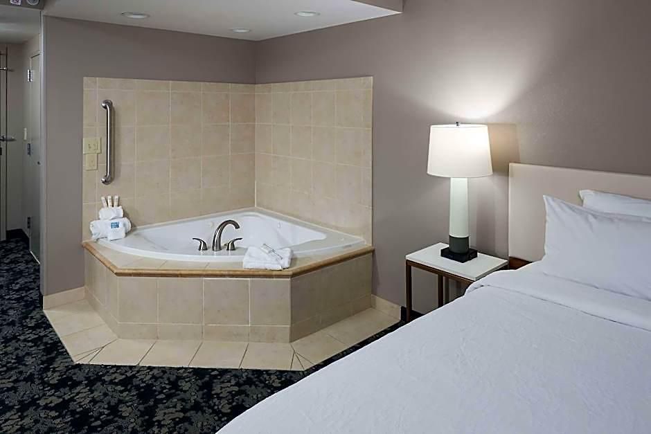 Hilton Garden Vanderbilt 3*