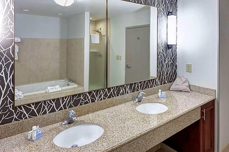 Hilton Garden Vanderbilt Hotel 3*