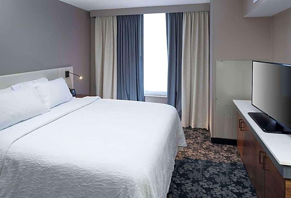 Hilton Garden Vanderbilt 3*