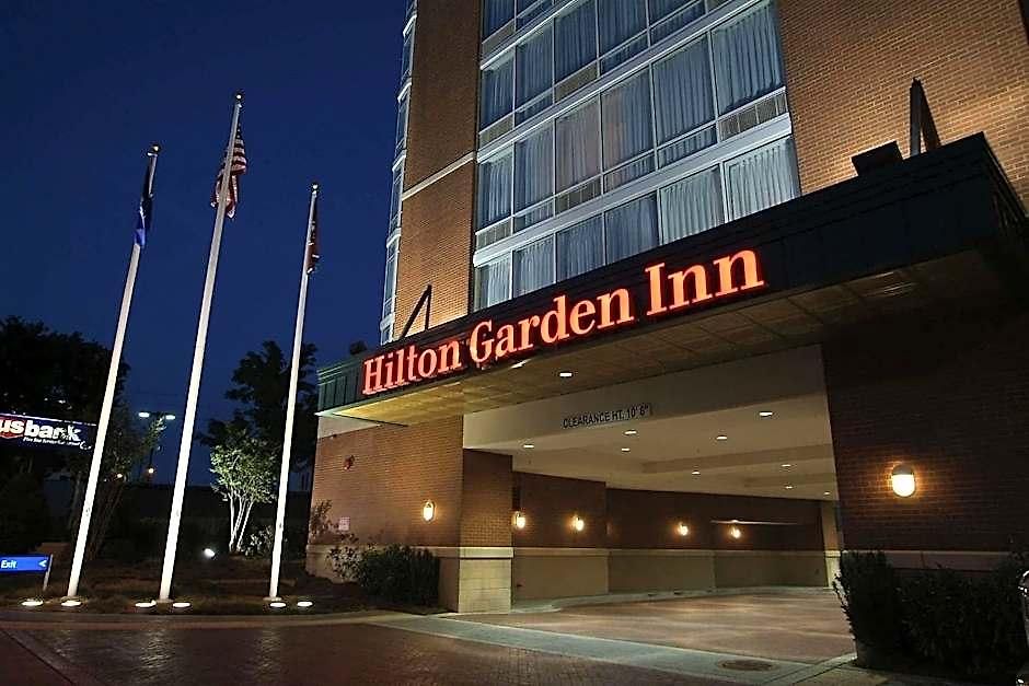 Hilton Garden Vanderbilt 3*