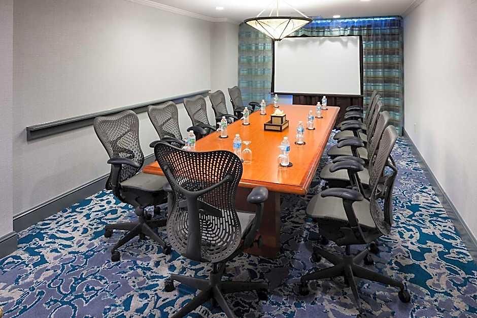 Hilton Garden Vanderbilt Hotel 3*