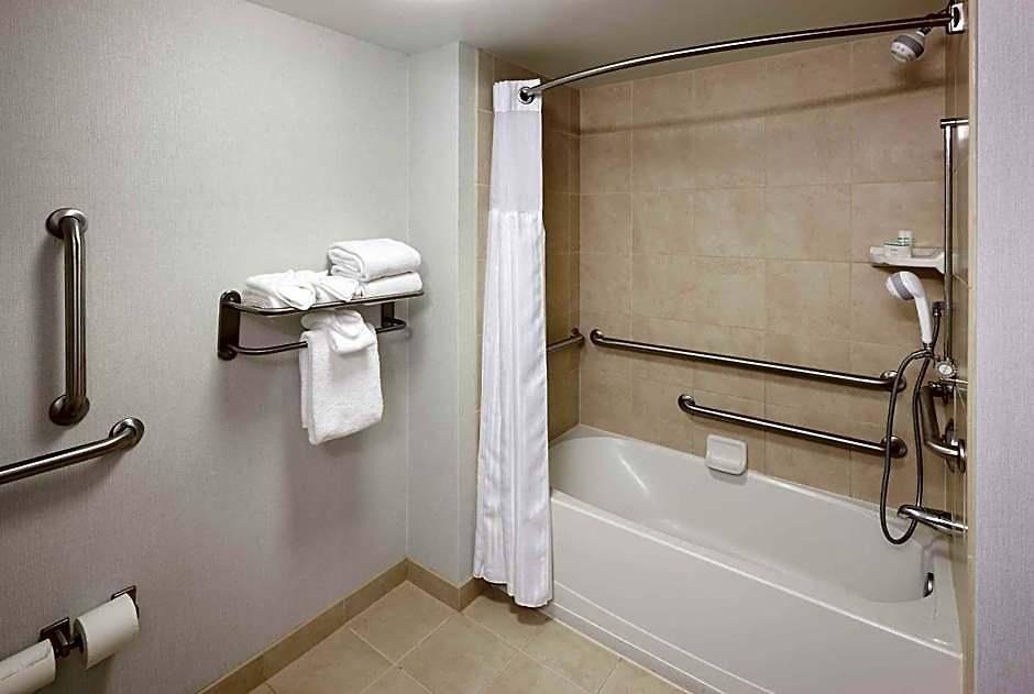 Hilton Garden Vanderbilt Hotel 3*
