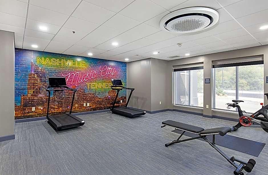 Hilton Garden Airport 3*
