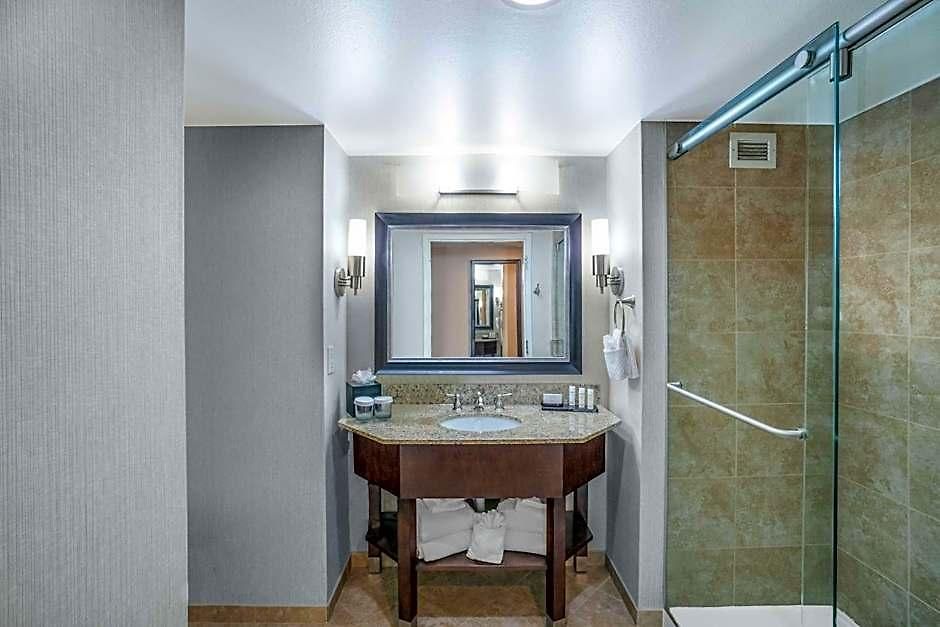 Hotel Embassy - At Vanderbilt 3*