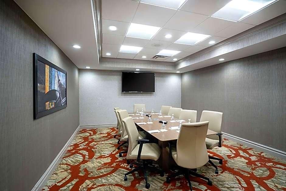 Hotel Embassy - At Vanderbilt 3*