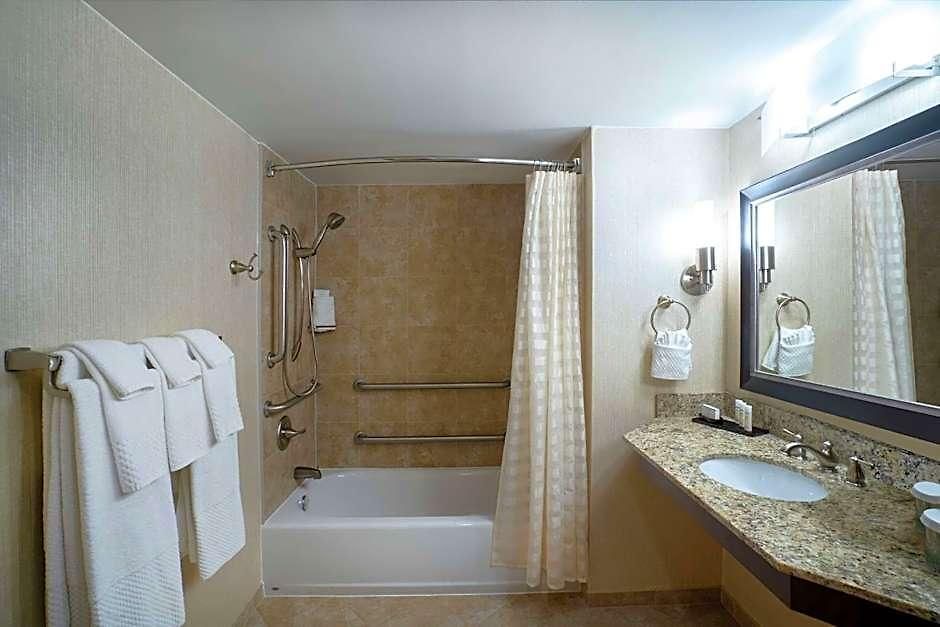 Embassy - At Vanderbilt 3*