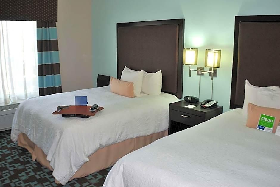 Hampton & At Opryland Hotel 3*