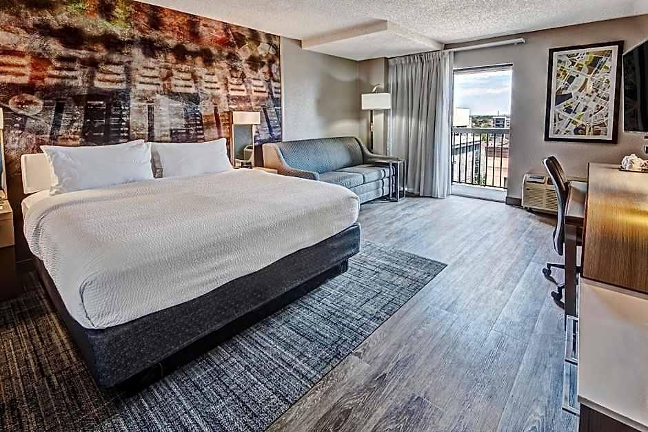 Courtyard By Marriott Vanderbilt West End
