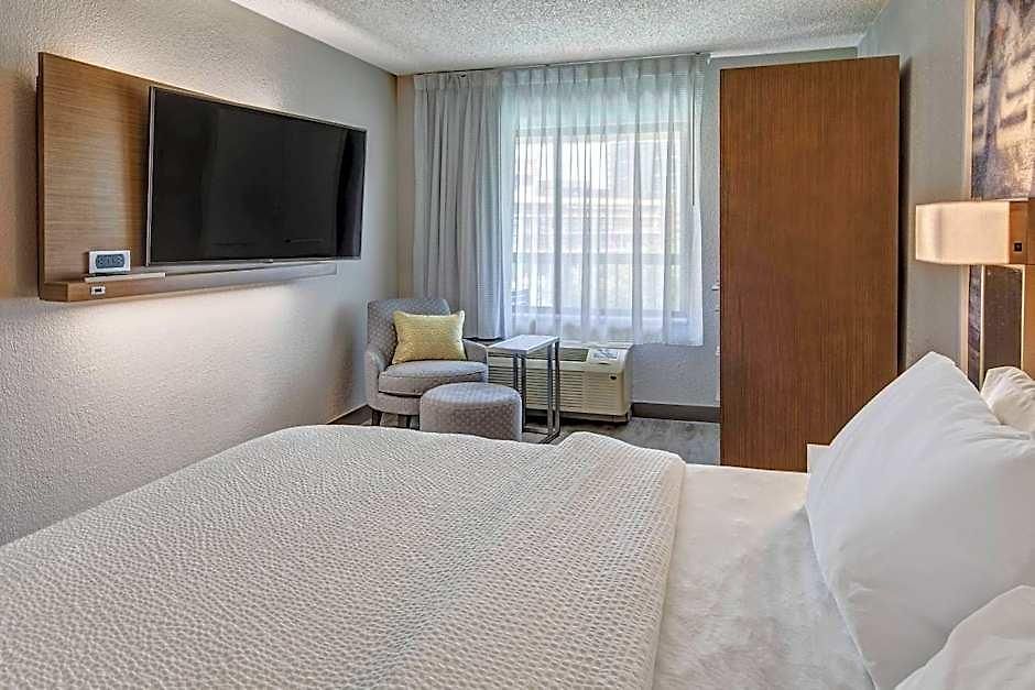 Courtyard By Marriott Vanderbilt West End