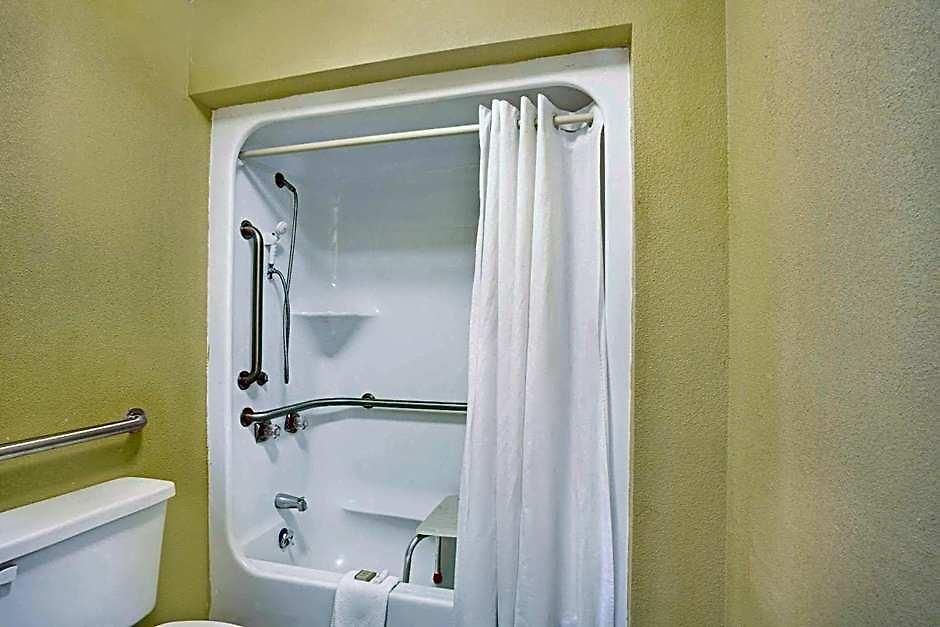Hotel Super 8 By Wyndham Whites Creek/ Nw Area 2*