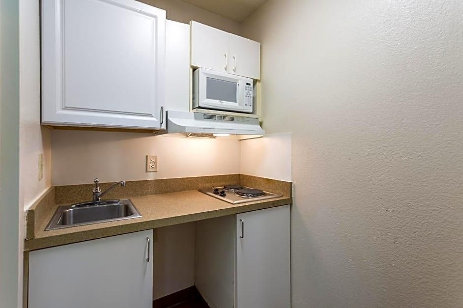 Hotel Hometowne By Red Roof - Airport/briley Pkwy Nashville