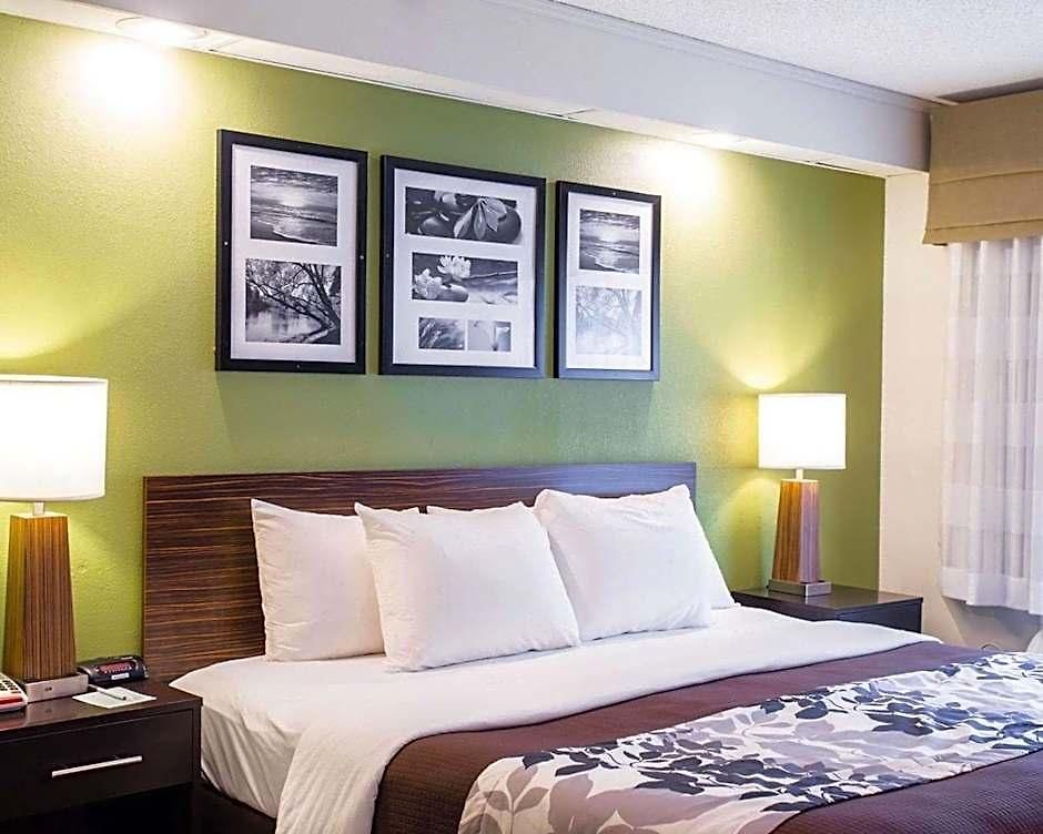 Sleep North - Downtown Area 4*