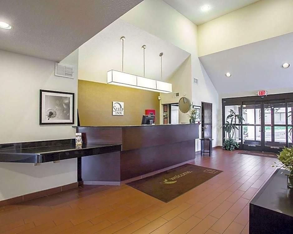 Sleep North - Downtown Area Inn 4*