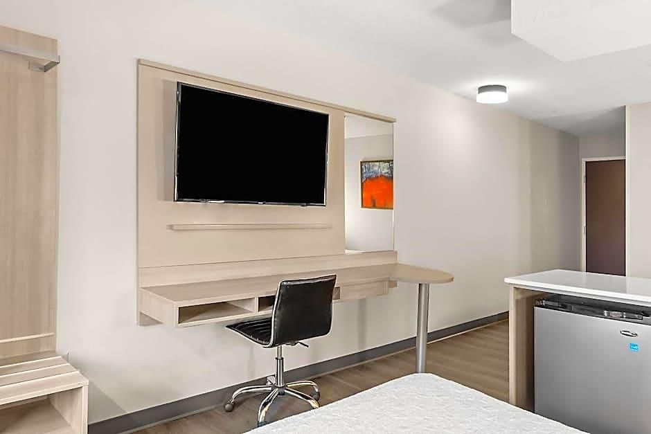 Microtel & By Wyndham Hotel 2*