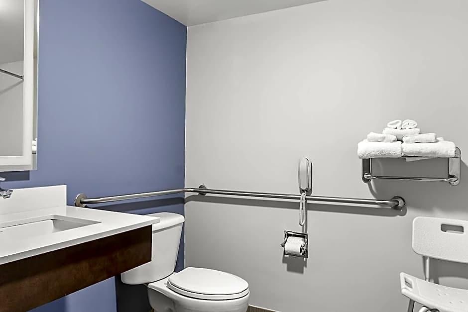 Microtel & By Wyndham 2*