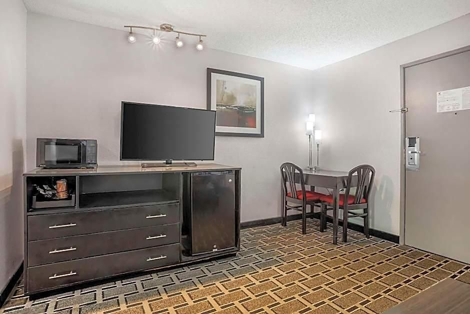 Hotel Comfort Airport - Bna Nashville