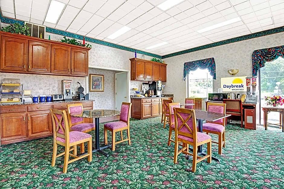 Super 8 By Wyndham Near Downtown / I-40 Nashville