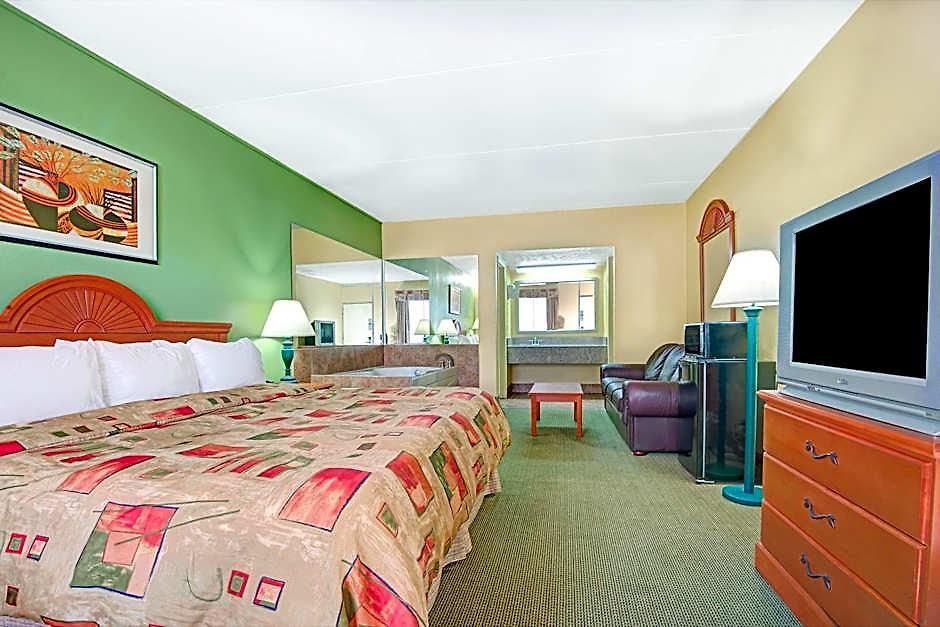 Super 8 By Wyndham Near Downtown / I-40 Nashville