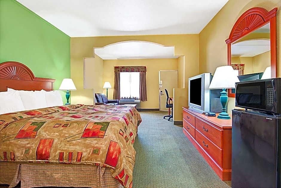 Super 8 By Wyndham Near Downtown / I-40 Hotel Nashville