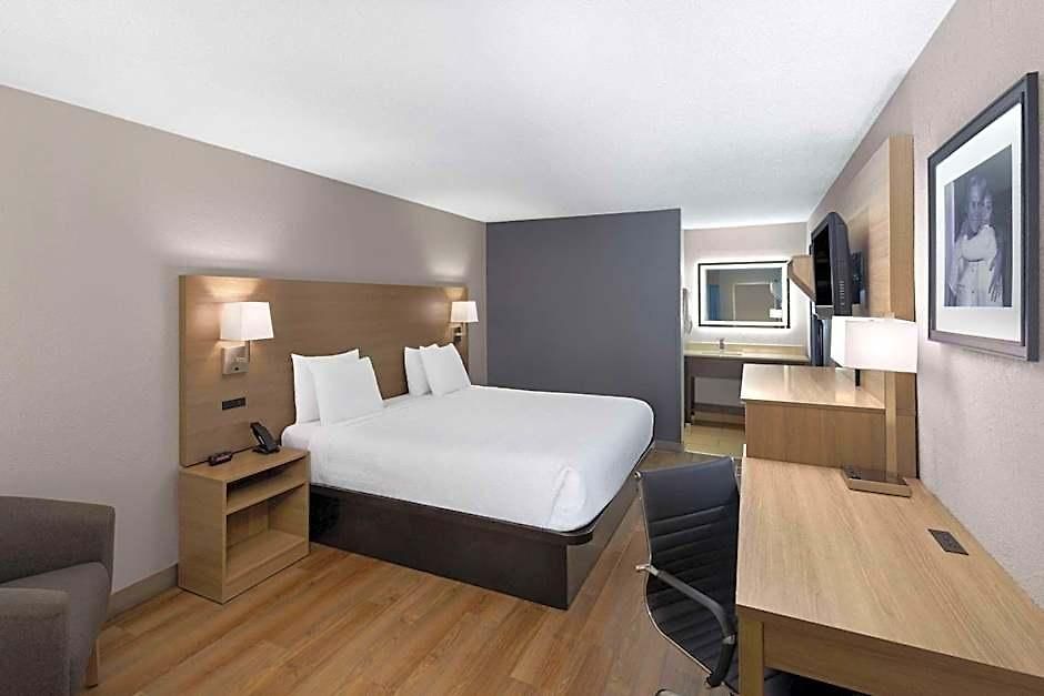 Hotel Baymont By Wyndham Airport