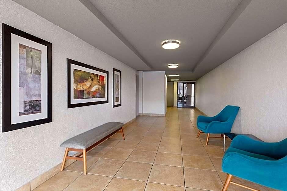 Hotel Baymont By Wyndham Airport Nashville