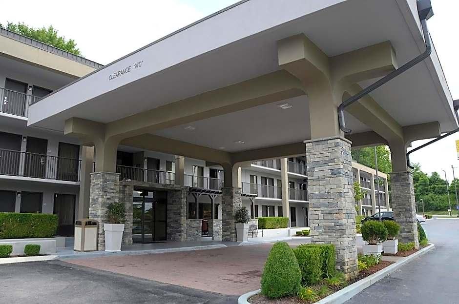 Baymont By Wyndham Airport Hotel