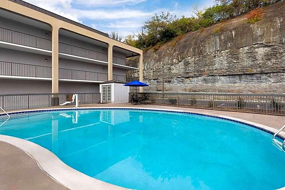 Hotel Baymont By Wyndham Airport