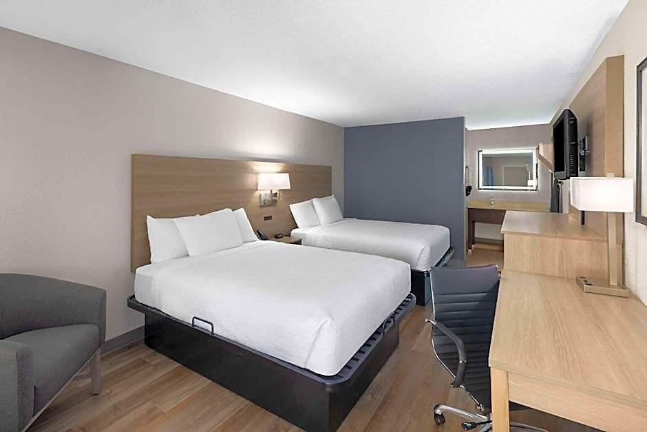 Hotel Baymont By Wyndham Airport 2*
