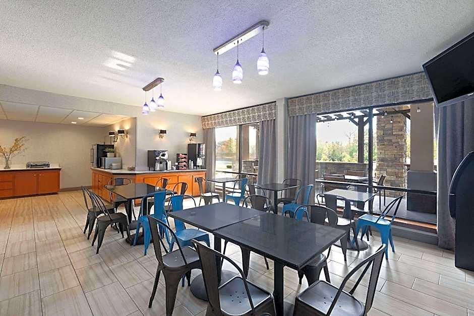 Hotel Baymont By Wyndham Airport