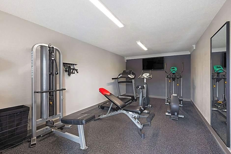 Baymont By Wyndham Airport Hotel 2*