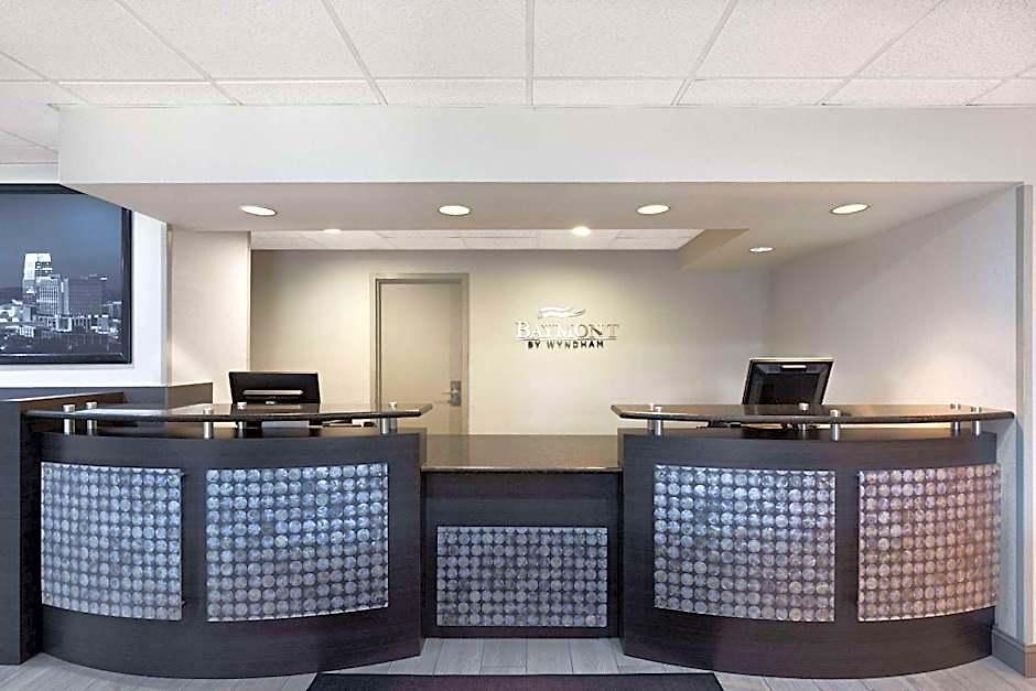 Hotel Baymont By Wyndham Airport 2*