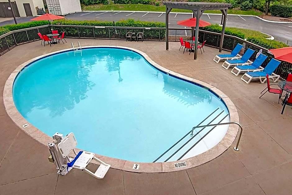 Hotel Baymont By Wyndham Airport Nashville