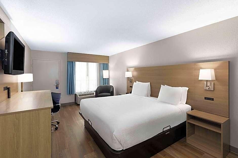 Hotel Baymont By Wyndham Airport