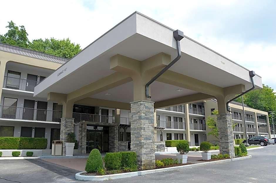 Baymont By Wyndham Airport Hotel 2*