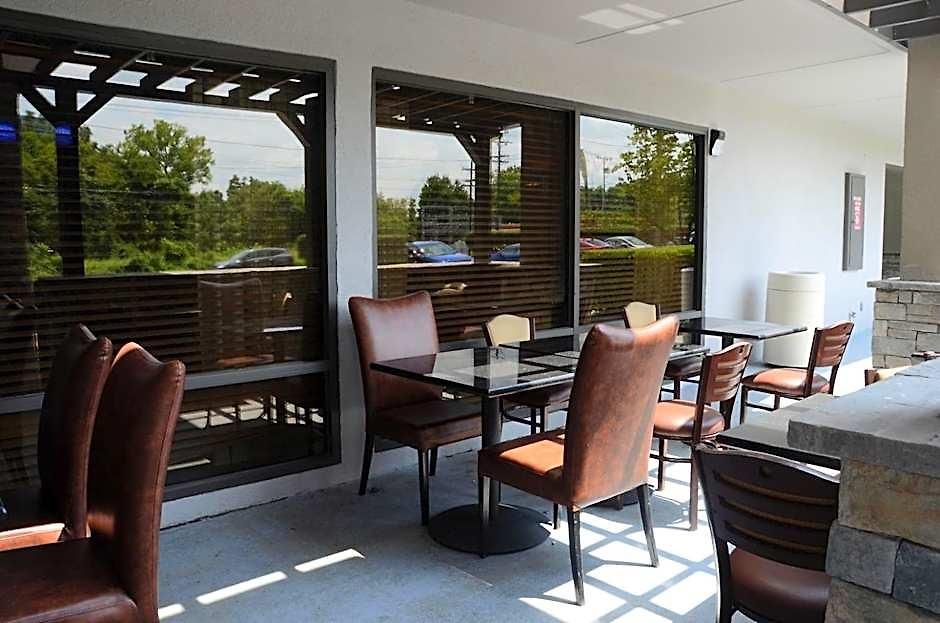 Hotel Baymont By Wyndham Airport 2*