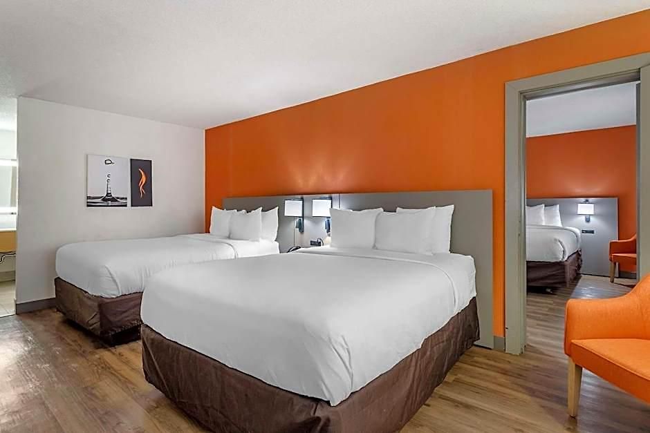Comfort & Downtown - Stadium Hotel Nashville