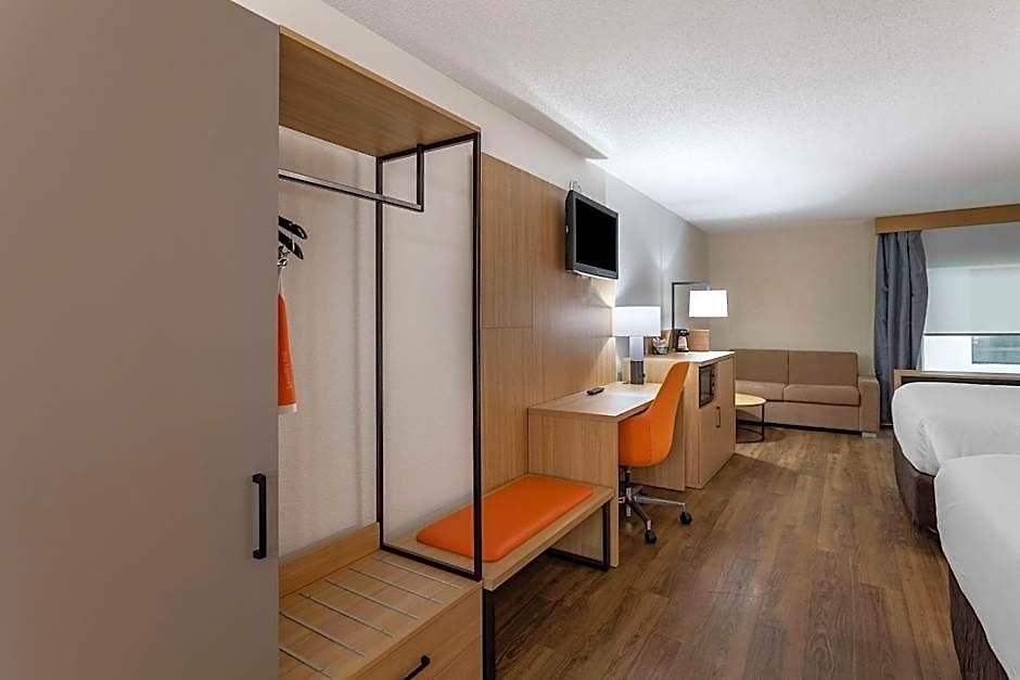 Comfort & Downtown - Stadium Hotel Nashville