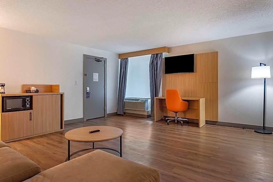 Hotel Comfort & Downtown - Stadium 4*