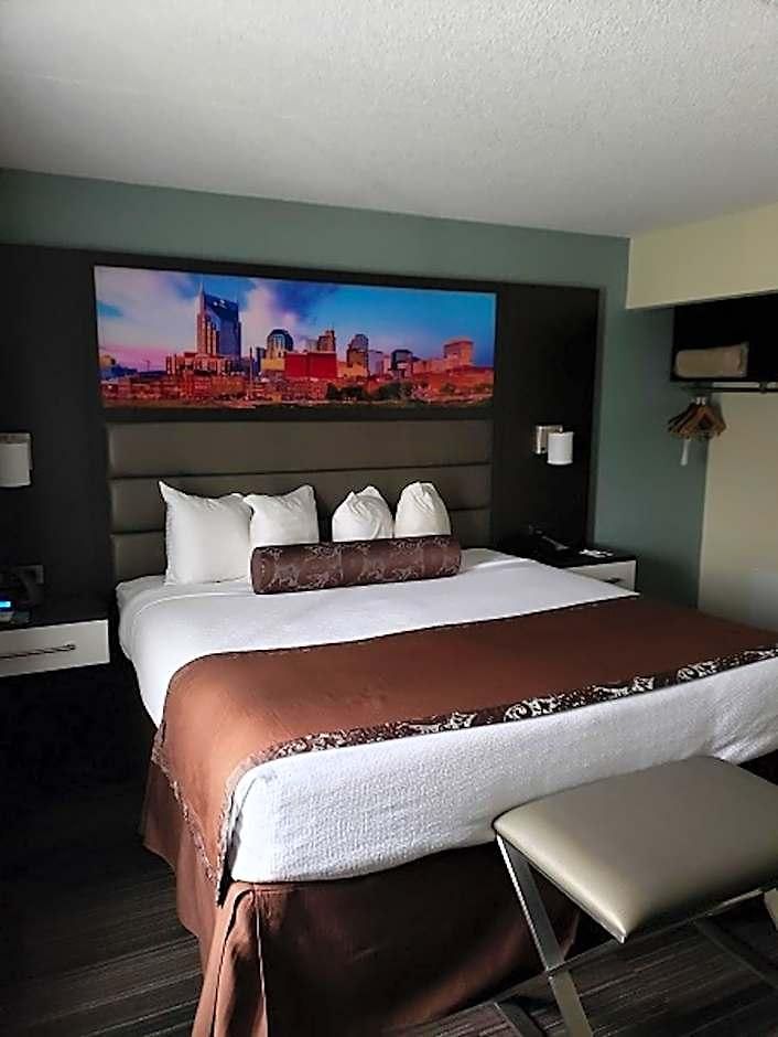 Club & Hotel 3*