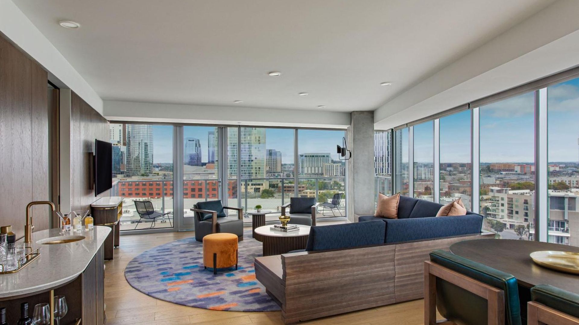 W Hotel 5*