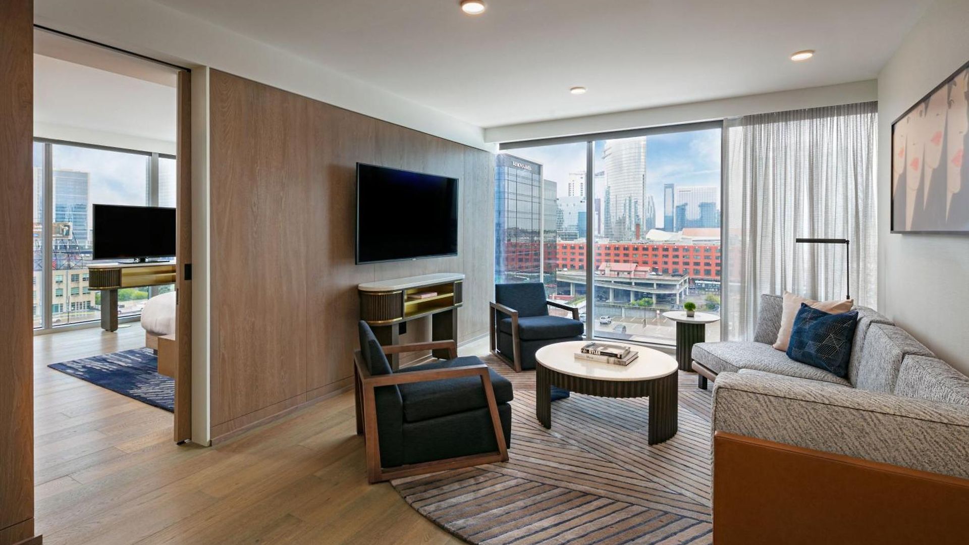 W Hotel 5*