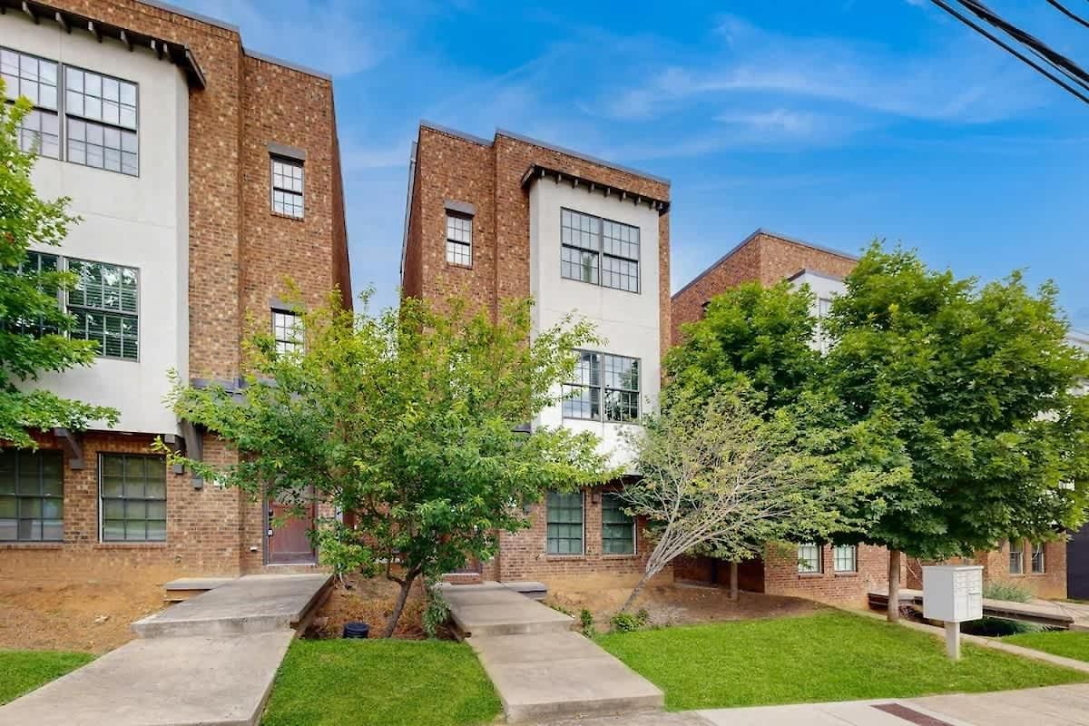 Brick Manor Unit A *