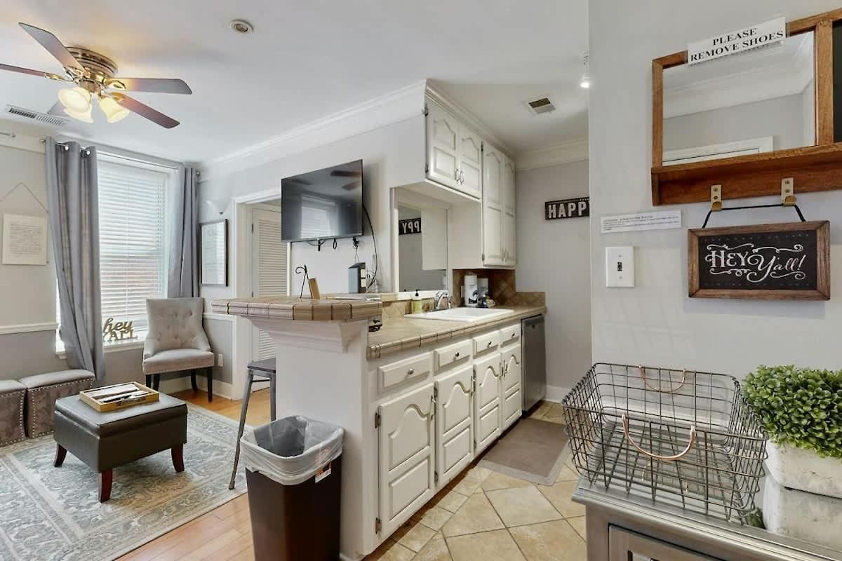 Polk 401 Apartment