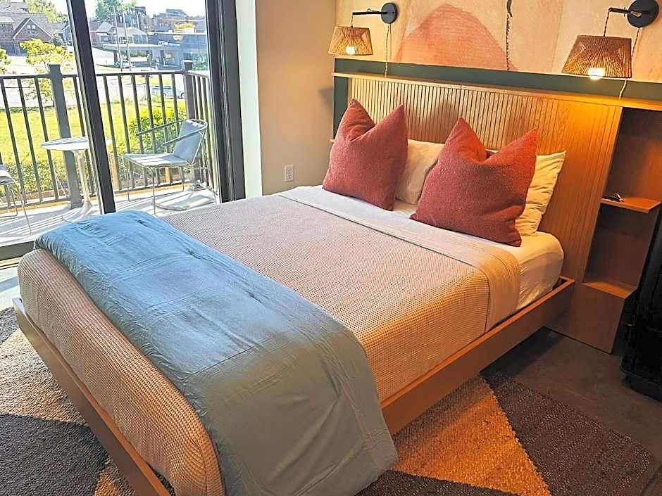 The Soundry Hotel 2*
