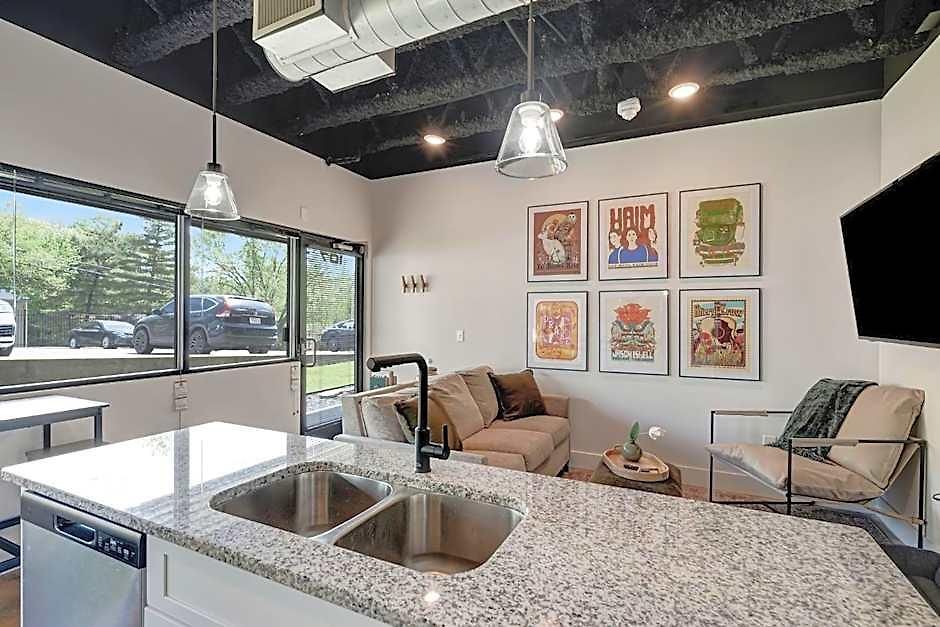 Apartment New With 2 Beds 7 Mins To Broadway