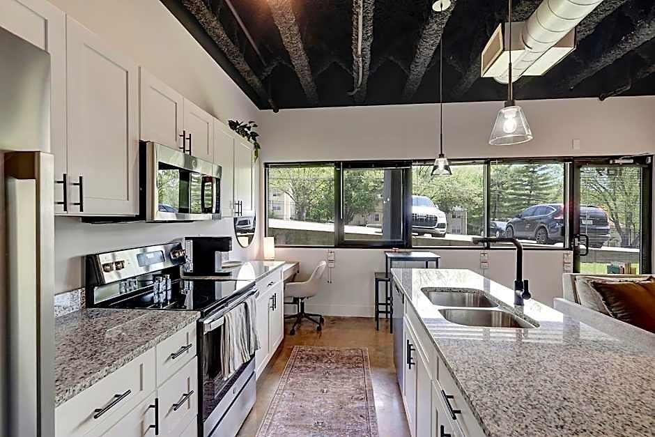 New With 2 Beds 7 Mins To Broadway Apartment