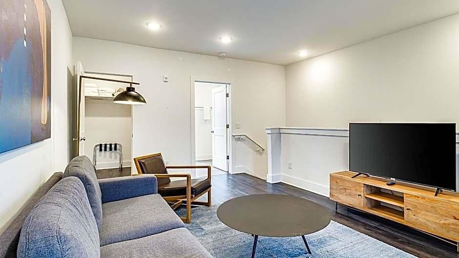 Hotel The Grove By Avantstay Stylish And Spacious Perfect For Groups 3*