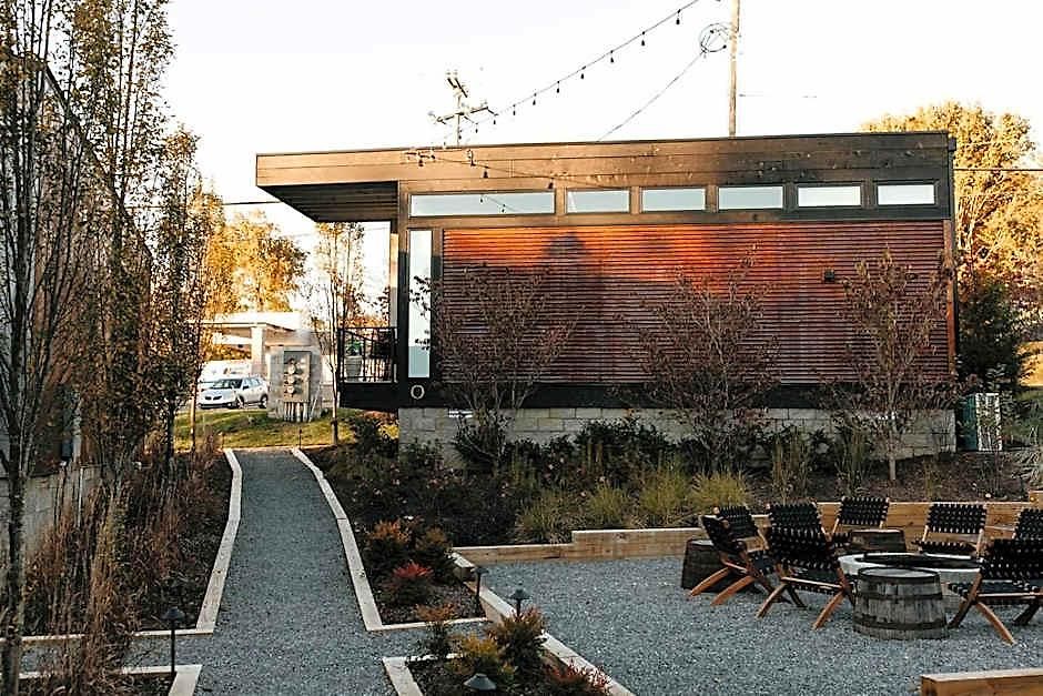 Ironwood Grove, Tiny House Aparthotel