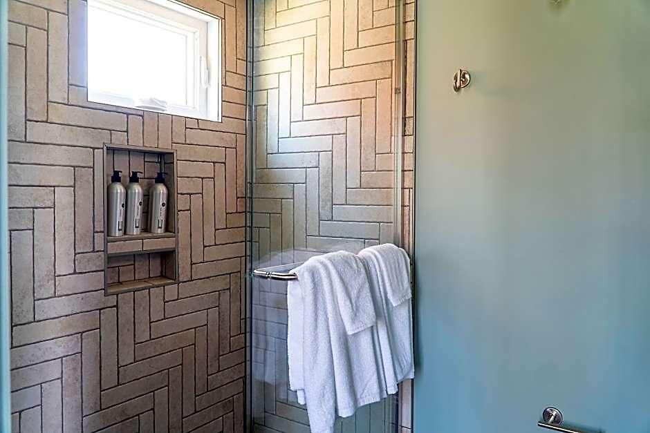 Ironwood Grove, Tiny House 4*